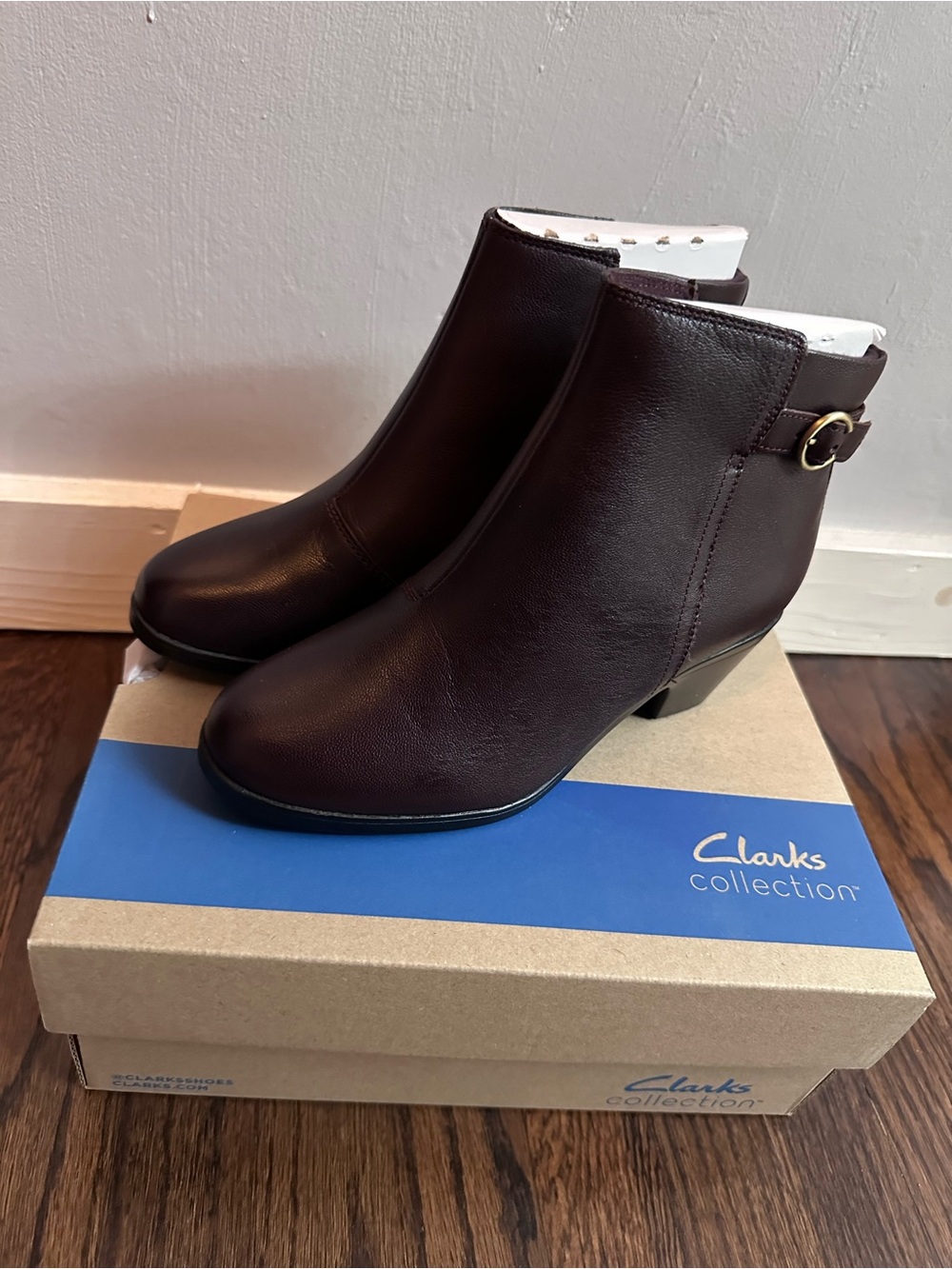 Clarks Emily2 Belle Burgundy Ankle Booties, 6 Wide - Picture 4 of 16